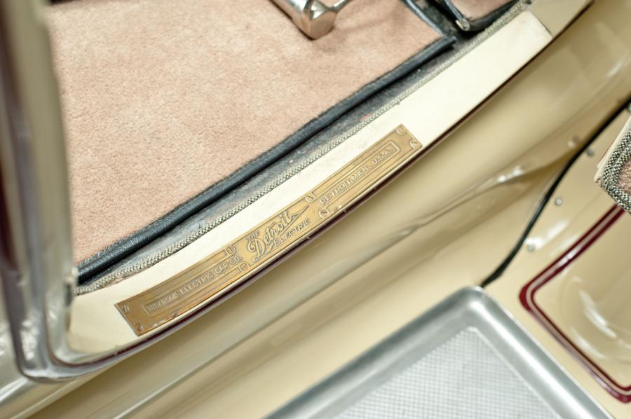  Detroit Electric Model 46 Cape Top Roadster 1914 года  (фото 5 из 26)
